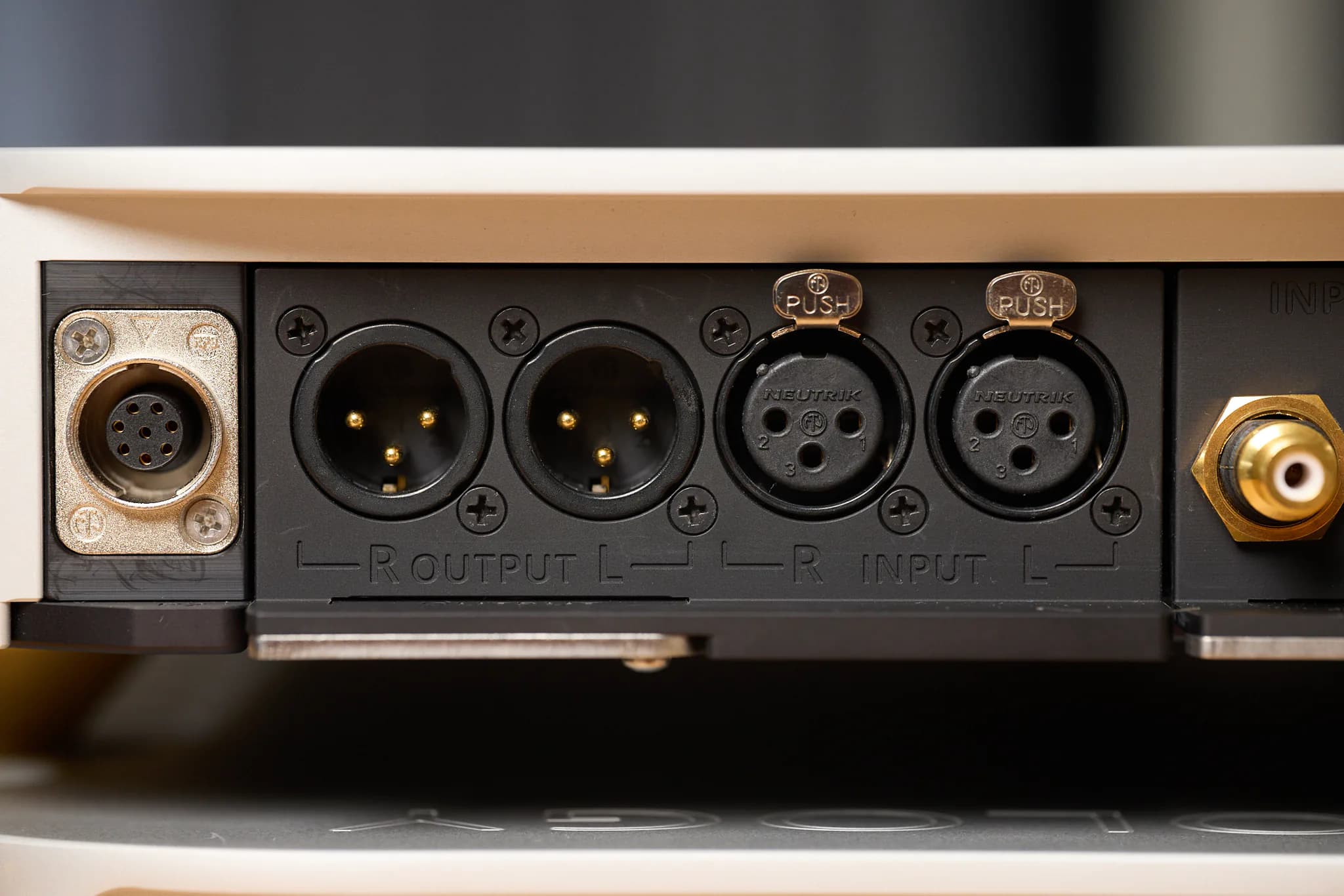 Balanced analogue output connections on the MSB Reference DAC